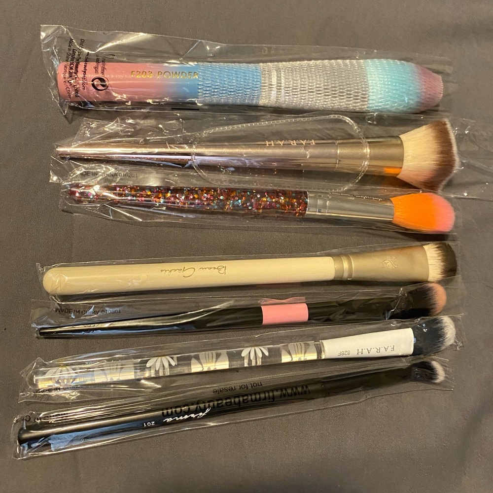 MAKE UP BRUSHES